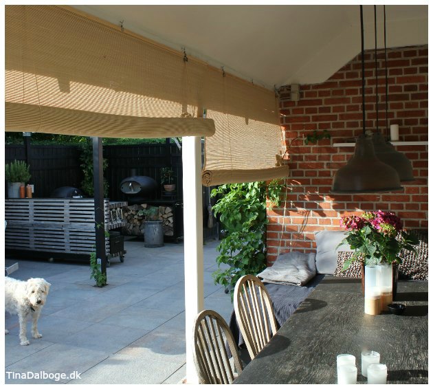 afskærmning på terrasse og udekøkken med bambusrullegardiner fra color og co tinadalboge.dk
