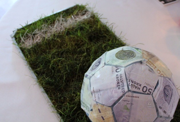 Gave – og pengegave – f.eks. til konfirmanden der er vild med fodbold