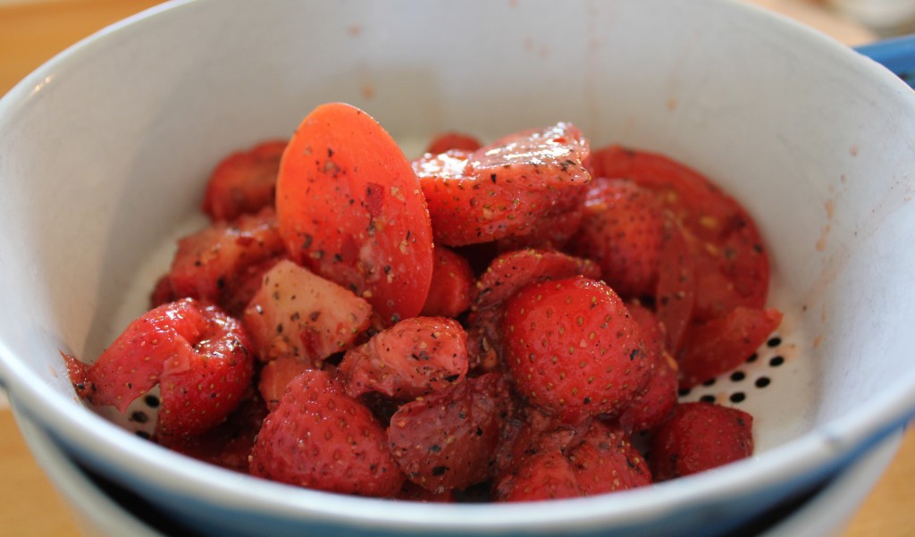 jordbær og tomater med peber og chili