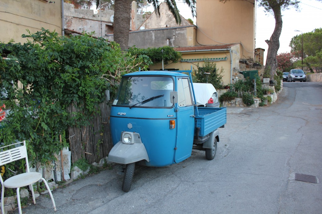 scooter-bil i italien