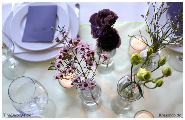 bordpynt med blomster og bordløber kreashop