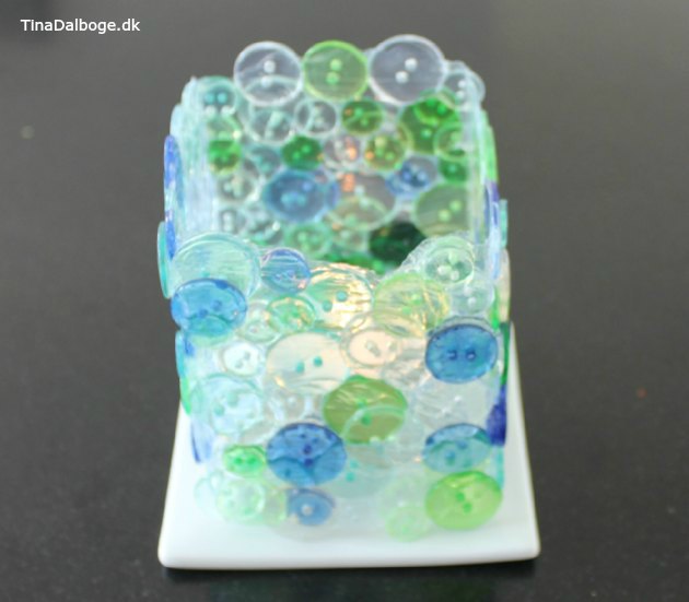 lysglas lavet af gennemsigtige knapper