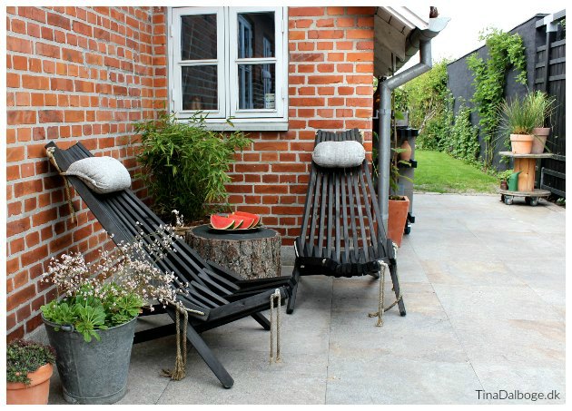 terrasse med hornbæk lænestol og bord af kabeltromle tinadalboge